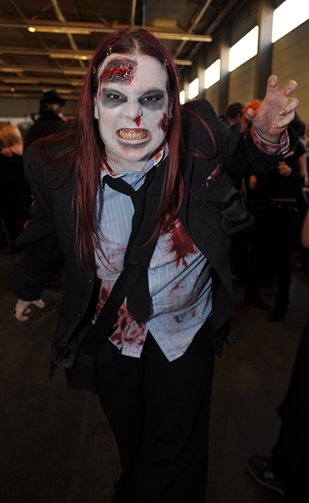 F.A.C.T.S. 2011 — Photographe attaqué par un Zombie