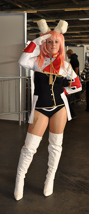 F.A.C.T.S. 2011 — Femme en uniforme et cuissardes, portant des oreilles de lapin
